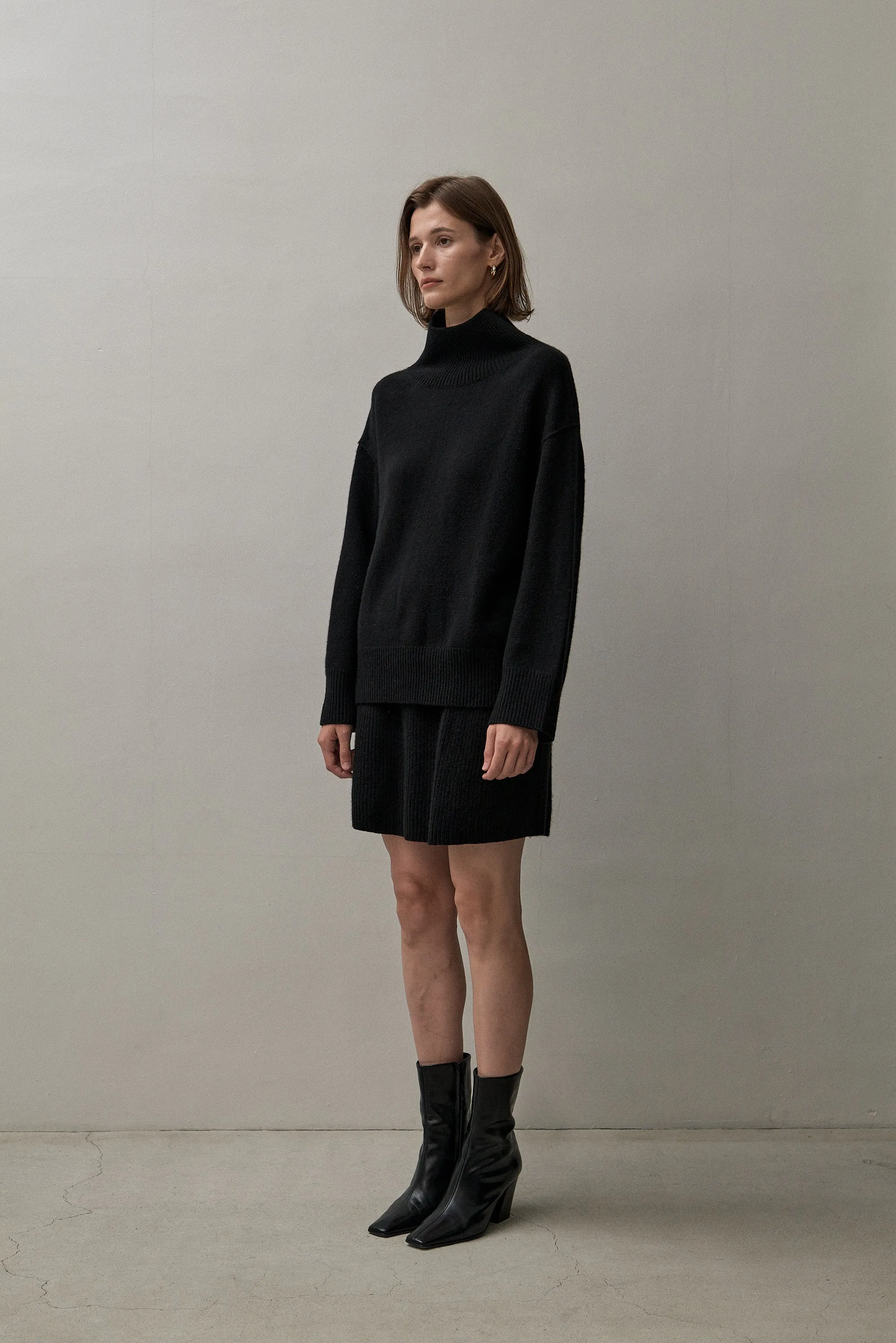 THE CLASSIC TURTLENECK - BLACK