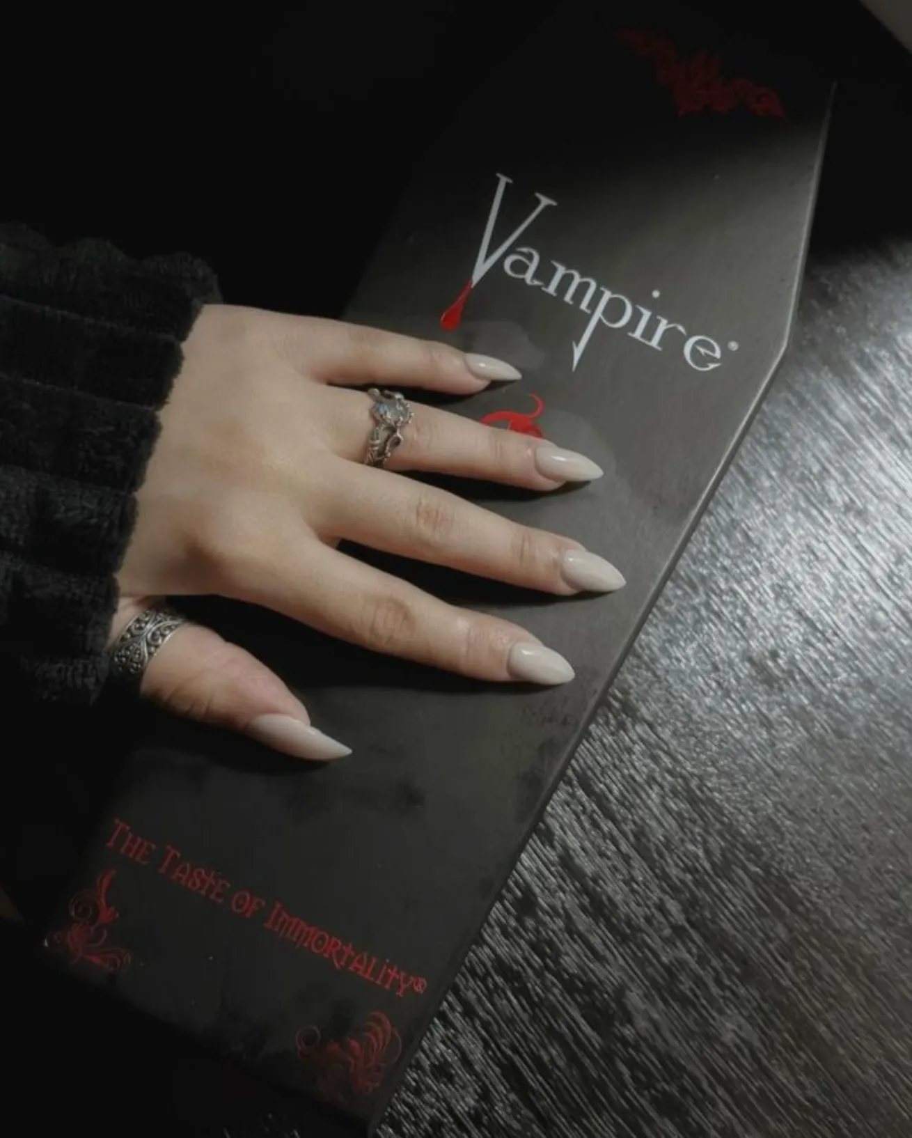 VAMPIRE® PINOT NOIR WITH COFFIN & CAPE