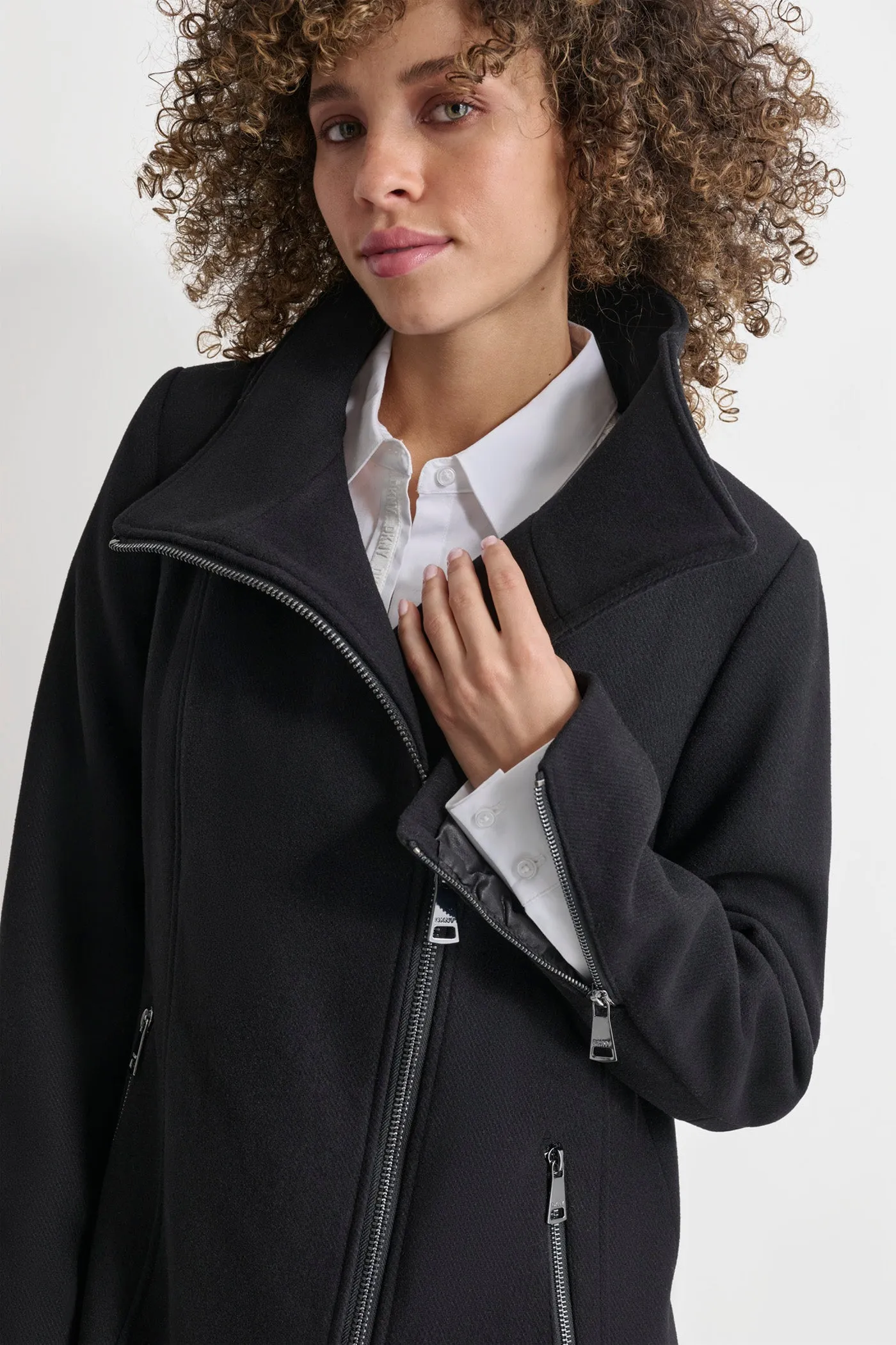 WOOL COAT WITH ZIPPER DETAIL